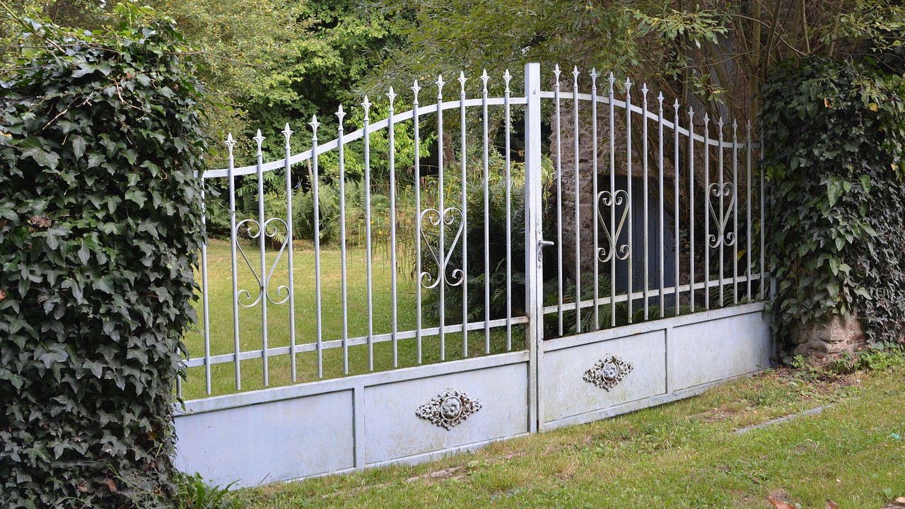 Une fillette de 4 ans gravement blessée par la chute d&rsquo;un portail en Seine-Saint-Denis