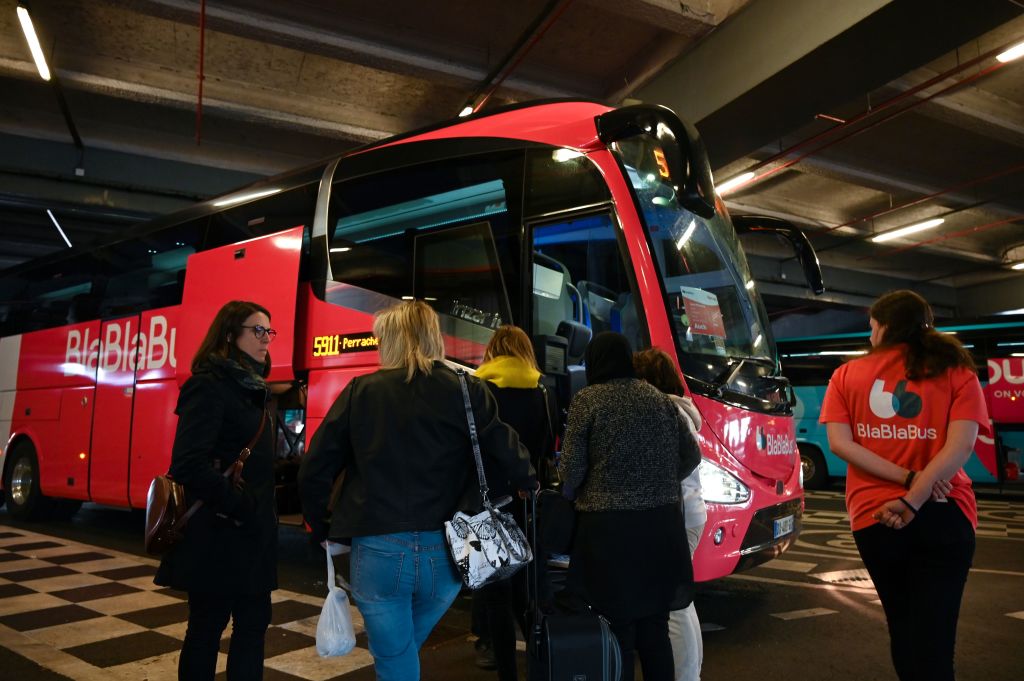 Il est oublié par son bus BlaBlaCar après une pause, le chauffeur refuse de faire demi-tour pour le récupérer