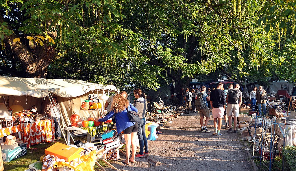 Braderie de Lille: le clip vidéo de « Laissez-moi brader! », imitant Dalida, fait le buzz