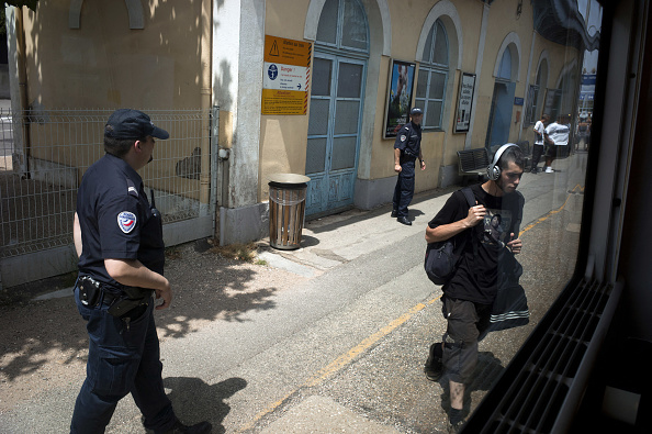 Yvelines: pour sa croix en or, un jeune de 15 ans agressé par trois migrants marocains