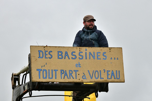 Bassines du Poitou: les opposants s&rsquo;élancent à vélo vendredi vers Paris