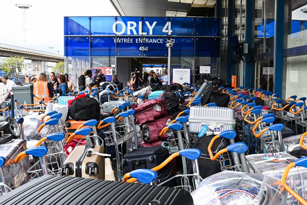 « Pagaille » à l&rsquo;aéroport de Paris-Orly à cause d&rsquo;une panne « inédite » du système de bagages