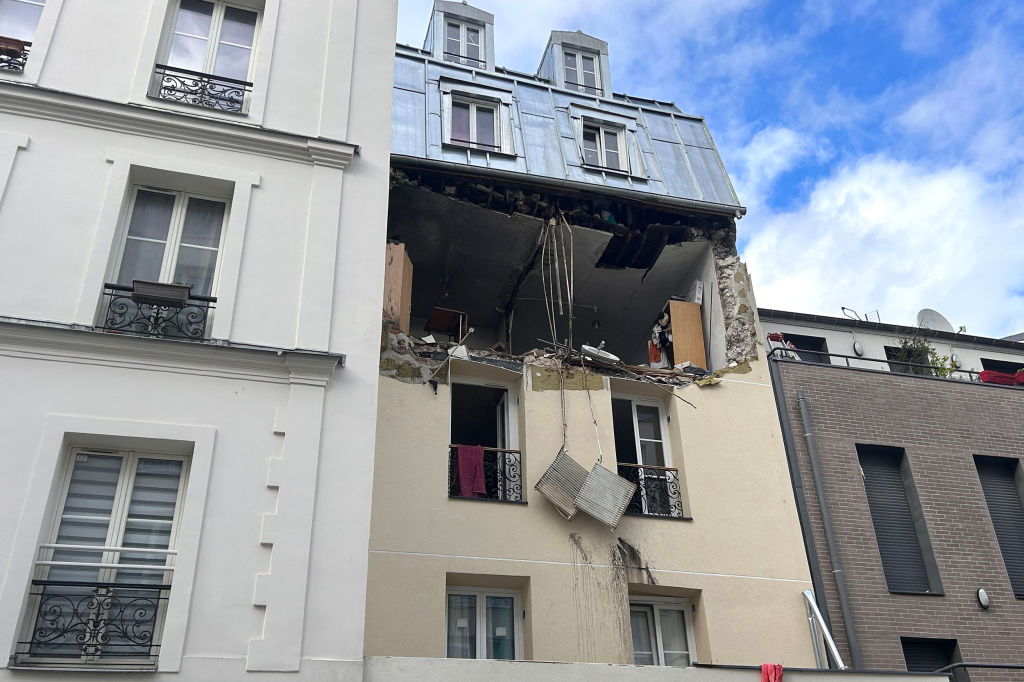 Paris: l&rsquo;explosion dans un hôtel du XVIIIe arrondissement, sans doute liée à des aérosols