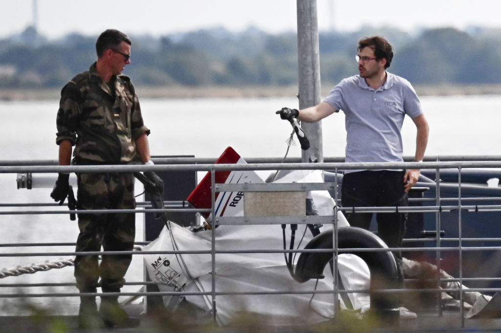 Les trois personnes à bord de l&rsquo;avion piloté par Gérard Leclerc, qui s&rsquo;est écrasé, ont été identifiées