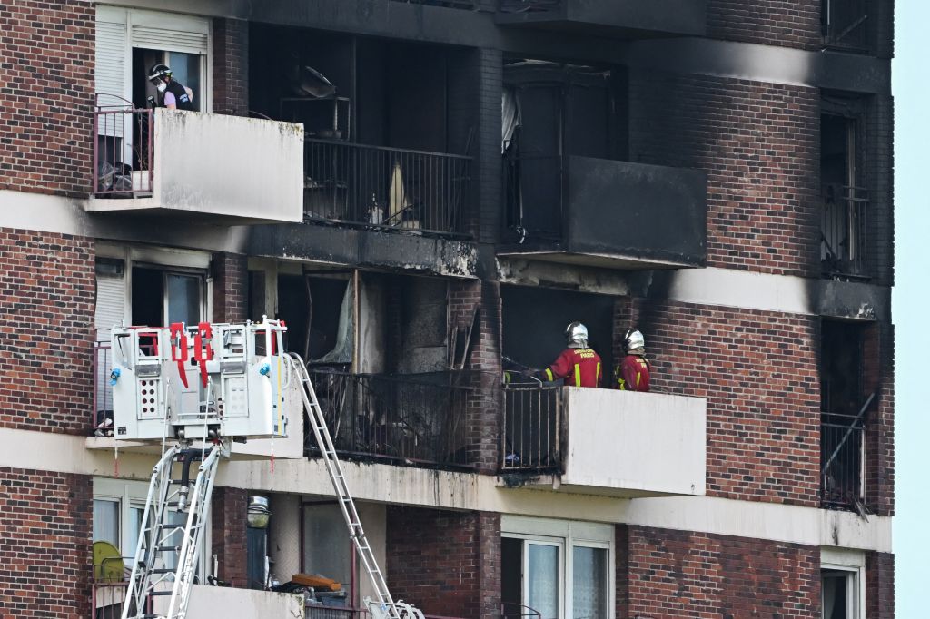 Incendie à L&rsquo;Île-Saint-Denis: le bilan s&rsquo;alourdit, trois morts dont une adolescente par défenestration