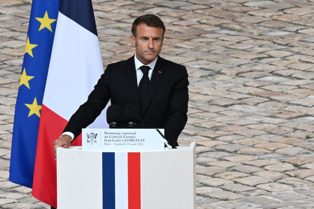 Emmanuel Macron invite les chefs des partis en vue d&rsquo;obtenir les consensus nécessaires à des référendums