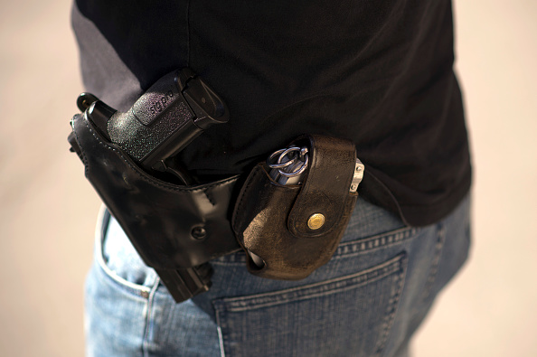 Marseille: roué de coups, un policier fait usage de son arme de service, blessant l’un de ses agresseurs