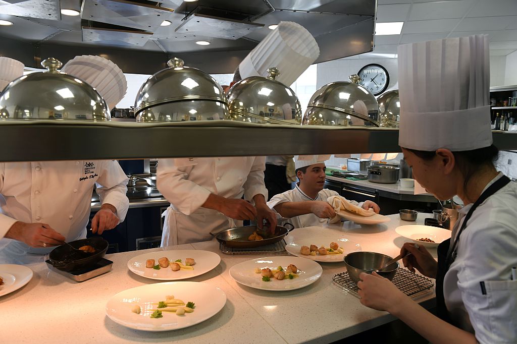 Lycéens en milieu professionnel: une allocation versée dès début 2024