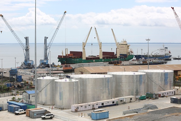 Pétrole, manganèse, produits agricoles: les activités françaises au Gabon dans l’incertitude