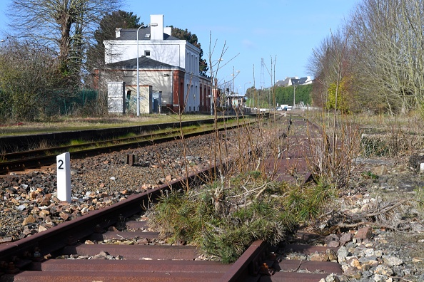 Rhône: la conductrice suit son GPS, sa voiture finit sous un train de fret