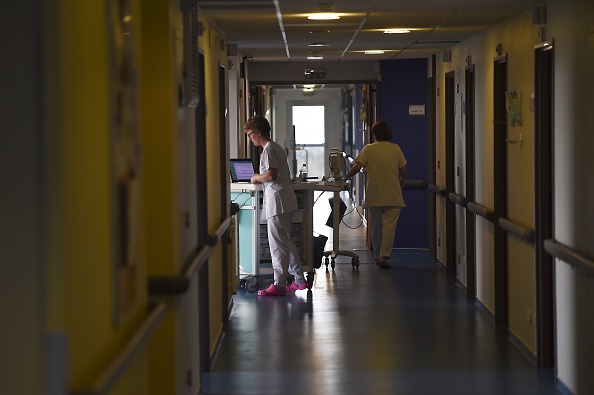 Près d’une infirmière hospitalière sur deux a quitté l’hôpital voire changé de métier après dix ans de carrière, révèle une étude de la Drees