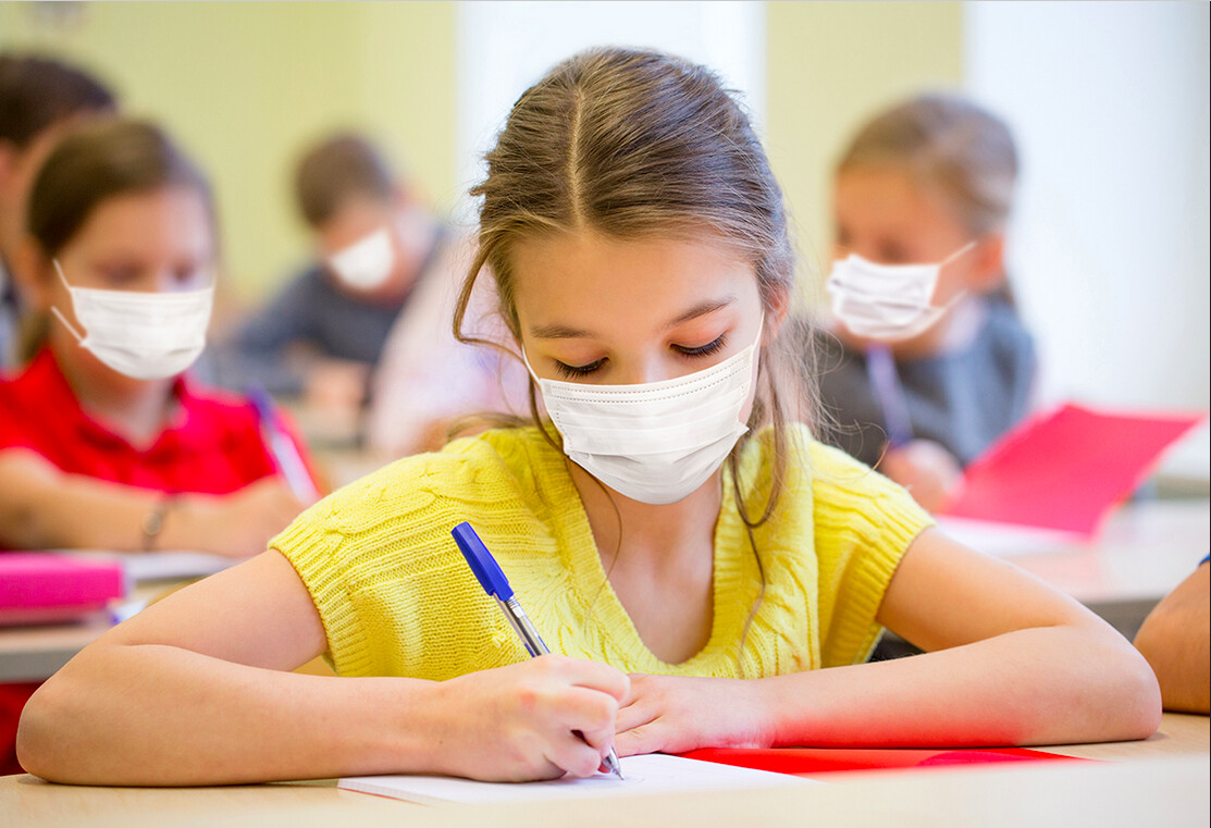 Nouvelle analyse d&rsquo;une étude influente : le port du masque à l&rsquo;école n&rsquo;a pas permis de réduire le nombre de cas de Covid-19