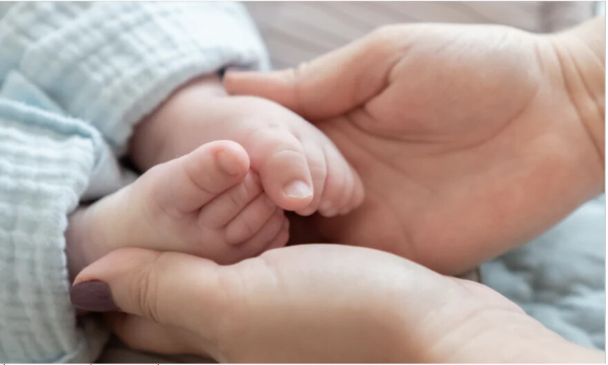 Le nouveau congé de naissance sera financé par des économies sur les allocations familiales