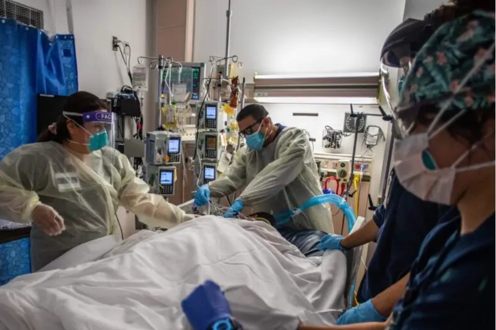 ANALYSE : Les politiques relatives aux transgenres mettent en danger les médecins et les patients, selon des médecins