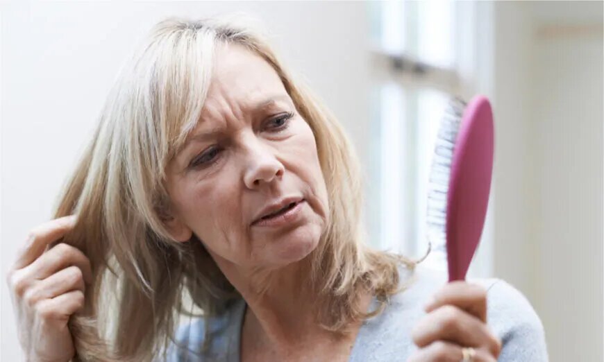3 traitements naturels pour inverser la chute des cheveux, les cheveux gris et les démangeaisons du cuir chevelu