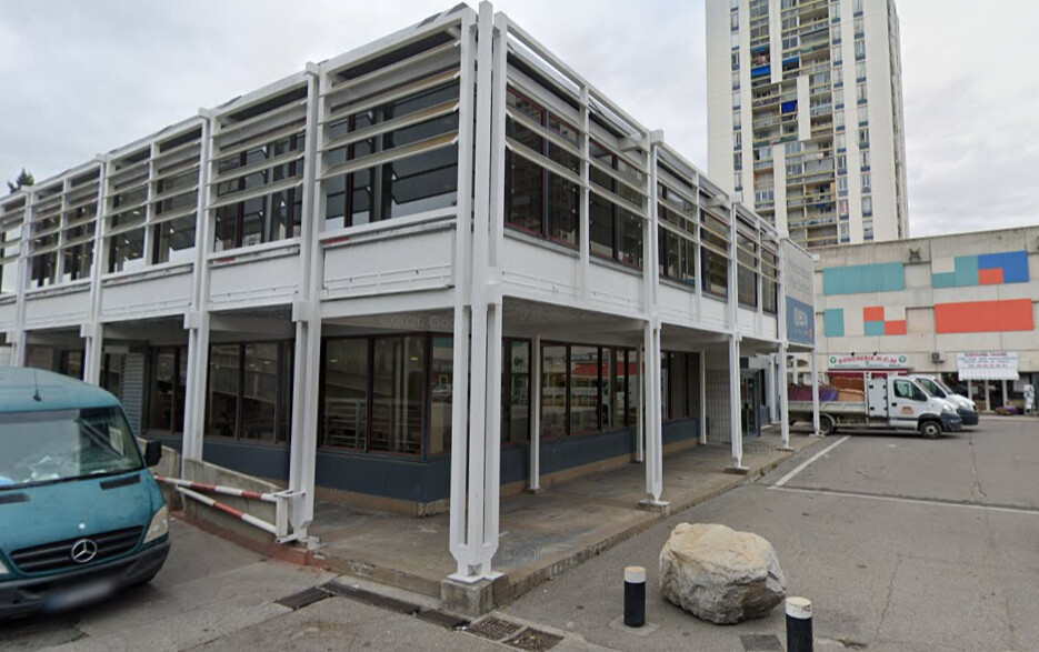 La mairie de Nîmes avait fermé la médiathèque du quartier Pissevin: les agents municipaux étaient fouillés et menacés par des dealers avant d’y accéder