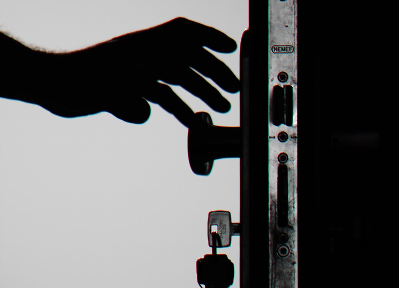 Ils cambriolaient en utilisant de l&rsquo;acide, cinq Géorgiens ont été mis en examen en Île-de-France