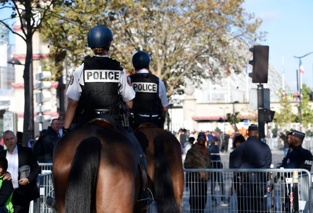 Marseille: un voleur de portables poignarde un cheval pour tenter d&rsquo;échapper à la brigade équestre