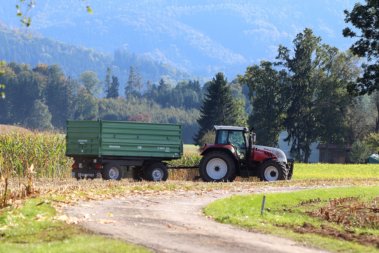 Puy-de-Dôme: un agriculteur de 35 ans meurt écrasé sous la remorque de son tracteur