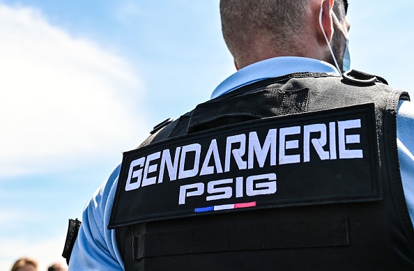 Délit de fuite: trois ans de prison ferme pour un homme de 23 ans qui avait renversé et blessé un gendarme