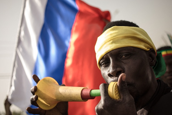 Visas d’artistes du Sahel: le gouvernement français tente d’éteindre la polémique