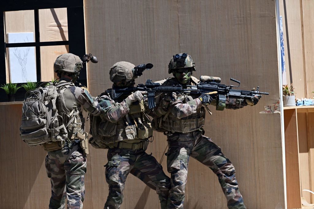 Sondage: près de 70% des Français sont favorables au recours à l&rsquo;armée pour lutter contre les trafics de drogues