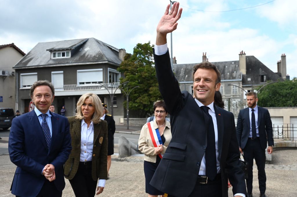 Les habitants de Semur-en-Auxois contraints de rester chez eux le midi lors d&rsquo;un déplacement d&rsquo;Emmanuel Macron