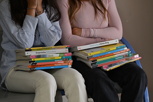 Abayas, pénurie d&rsquo;enseignants: l&rsquo;année scolaire démarre entre défis et défiance