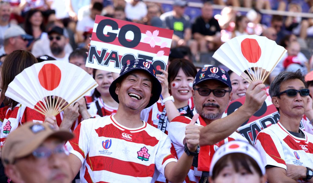 Coupe du monde de rugby: les supporters japonais nettoient les tribunes après le match de leur équipe