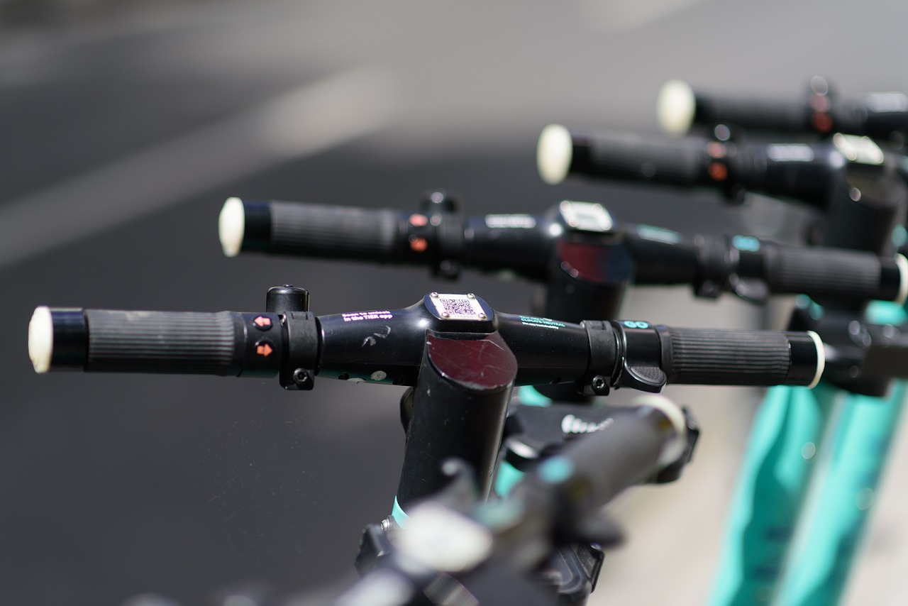 Seine-et-Marne: une adolescente de 12 ans en trottinette électrique meurt percutée par une voiture à Chessy