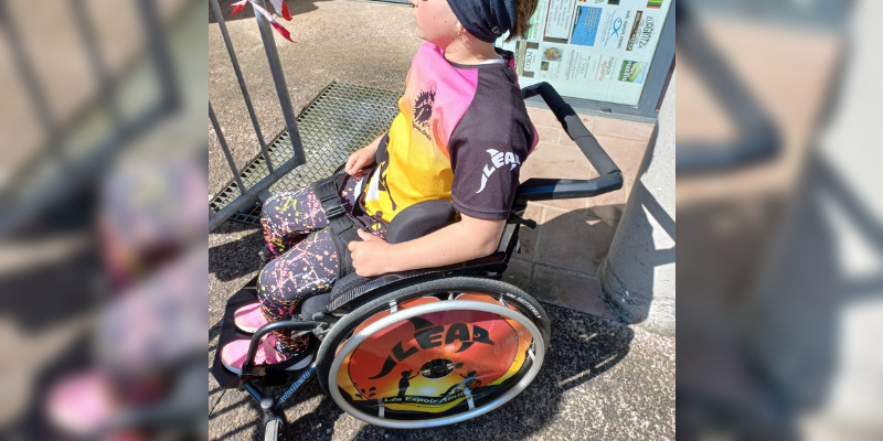 Le rêve de Léa, une jeune fille de 11 ans paraplégique: courir le marathon des JO de Paris en duo avec son père