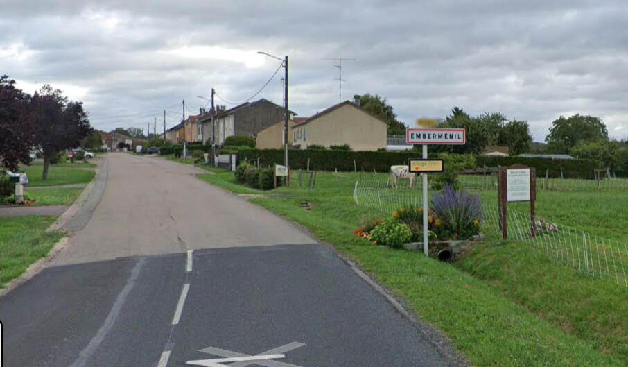 Meurthe-et-Moselle: la maire d’un village signe un arrêté limitant le nombre de chiens et de coqs par foyer