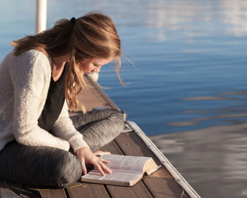 Rendre l&rsquo;esprit plus fort: Les avantages de la lecture solitaire