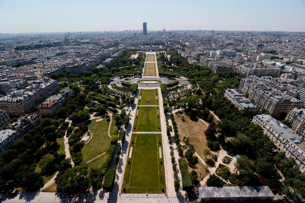 Les pelouses du Champs-de-Mars sont « un champ de ruines » s&rsquo;insurgent des riverains