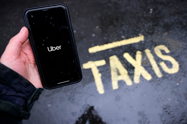 Uber condamné pour concurrence déloyale: 850.000 euros à verser à des taxis