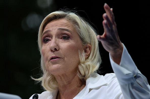 Marine Le Pen exhorte à une «fermeté absolue» face aux «ennemis de la France»