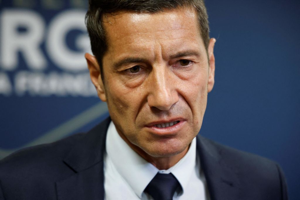 La France détient «le record du monde des prélèvements obligatoires», avec «de moins en moins de services publics opérationnels», déclare David Lisnard