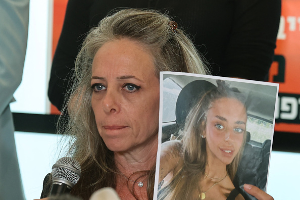 Vidéo d&rsquo;une otage franco-israélienne: Emmanuel Macron dénonce une «ignominie»