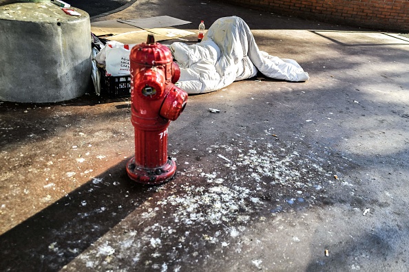 SDF: leur nombre, 330.000, a doublé en dix ans et plus de 600 sont décédés en 2022