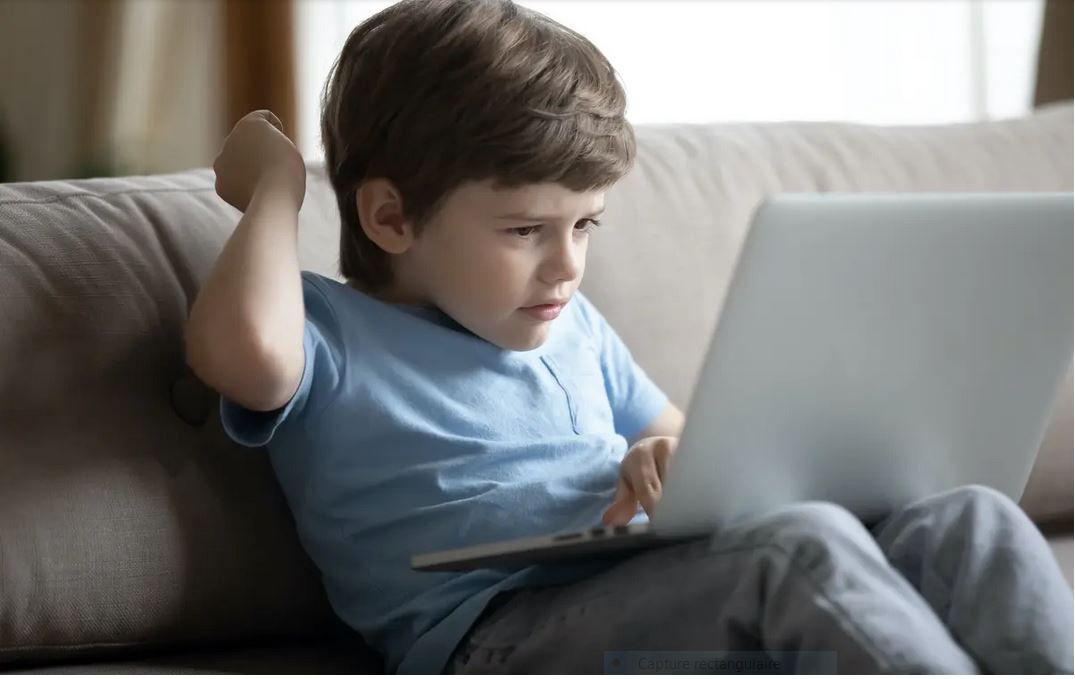 Une étude canadienne révèle un lien entre le temps passé par les enfants devant un écran et l&rsquo;anxiété et la dépression