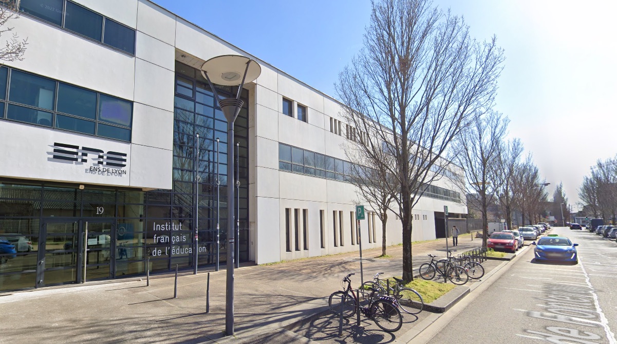 Devenue religieuse, une ancienne élève de l&rsquo;ENS doit rembourser 37.000 euros à l&rsquo;école