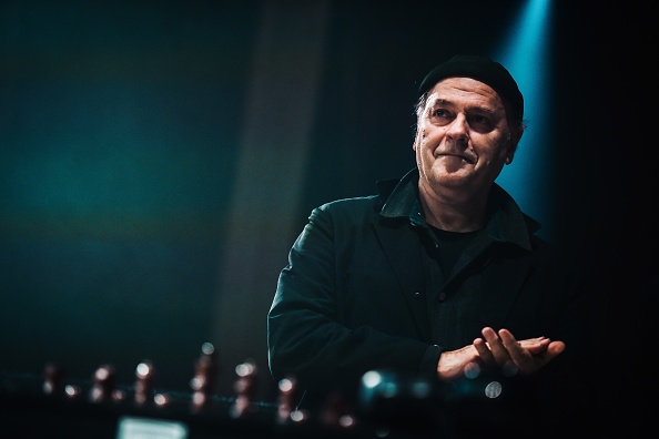 «L’Occident est en train de s’effondrer sur lui-même» et «la guerre civile nous pend au nez», selon le dessinateur Enki Bilal