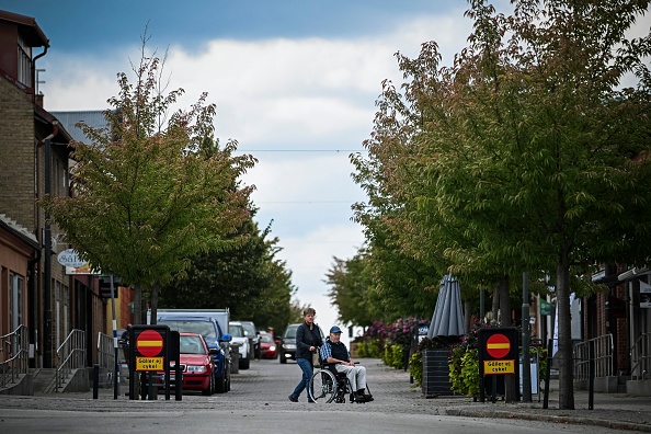 «Dites bonjour!»: en Suède, une ville exhorte ses habitants au vivre ensemble