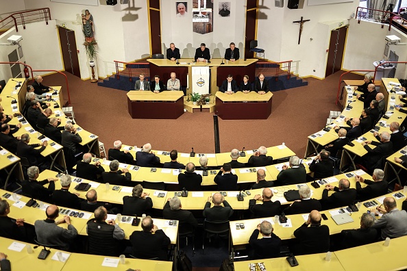 Immigration, IVG, fin de vie: les évêques tirent la sonnette d&rsquo;alarme