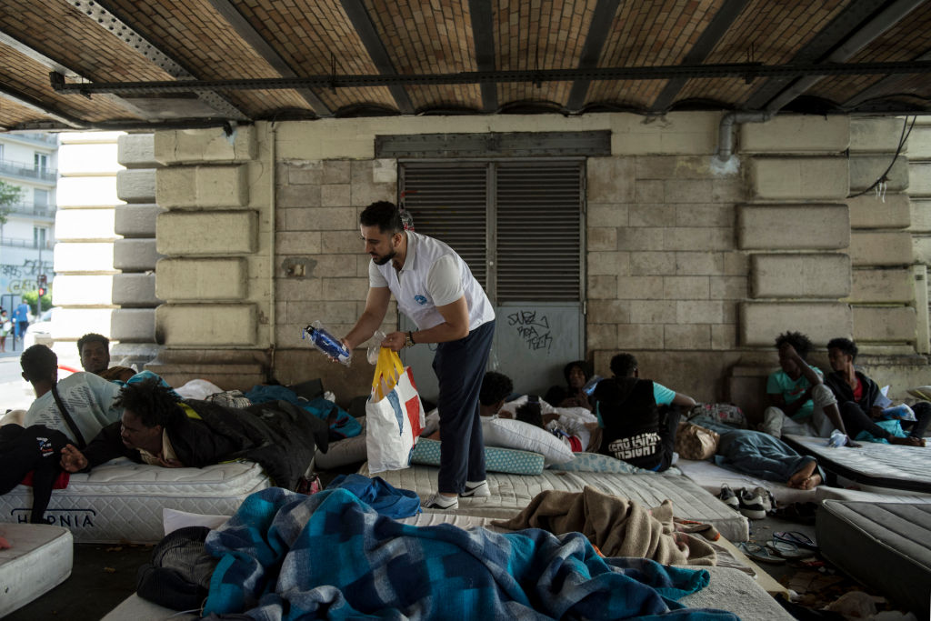 220 migrants viennent d&rsquo;être évacués d&rsquo;un campement parisien, la moitié a été transférée en régions