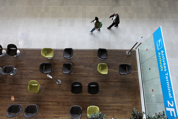 Aéroport de Roissy: pour clore la polémique sur la prière musulmane collective, le PDG du groupe ADP rappelle que «des lieux de culte dédiés existent»