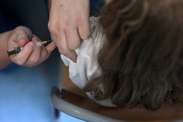 Vaccin papillomavirus: après le décès d&rsquo;un collégien, recommandation de suspendre la campagne