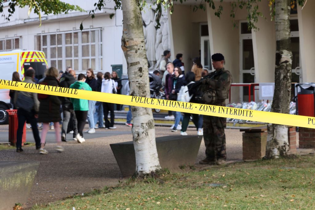 Pour quelques euros, ils auraient lancé de fausses alertes à la bombe, cinq mineurs ont été mis en examen