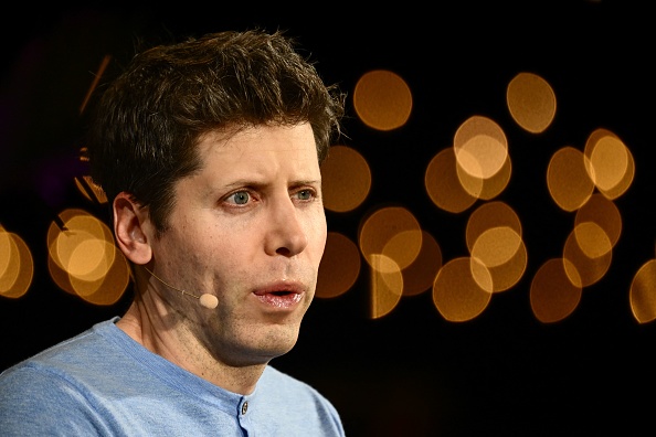 Qui est Sam Altman, la star virée d&rsquo;Open IA et aussitôt embauchée par Microsoft?