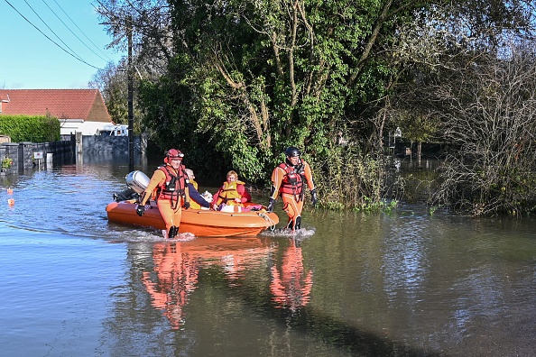 «Je n&rsquo;ai jamais vu ça»: les riverains surpris par la montée des eaux dans le Pas-de-Calais